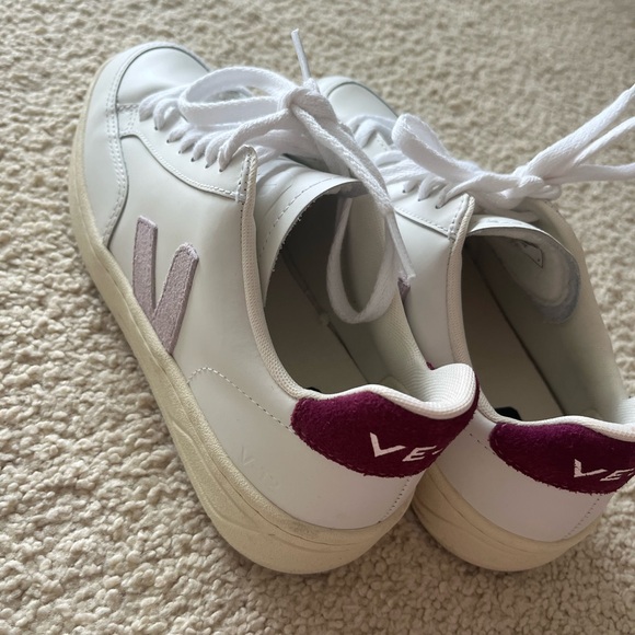 New Veja sneakers - Picture 3 of 5